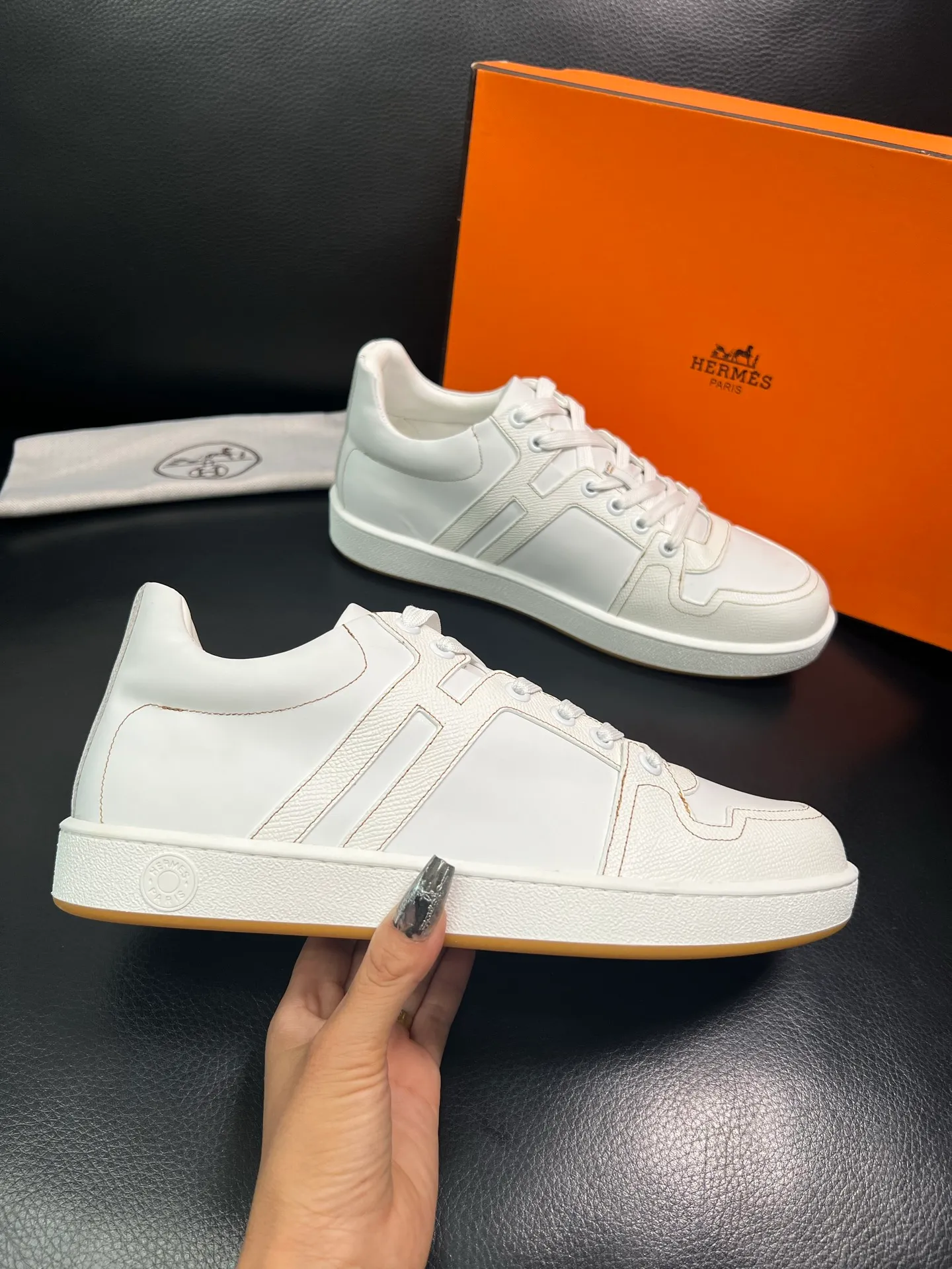 Men's shoes 💰700 Hermes Top Purchasing Agent Hermes counters are on sale at the same time with original factory configuration, original cowhide fabric imported from Italy, high-quality splicing technology, fully imported water-dyed cowhide lining, soles: original soles specially provided by the original factory are super comfortable, the original factory and single goods are of high quality, welcome to compare at the same time at the counter, code number 38-44 (customized 45 46) 85851